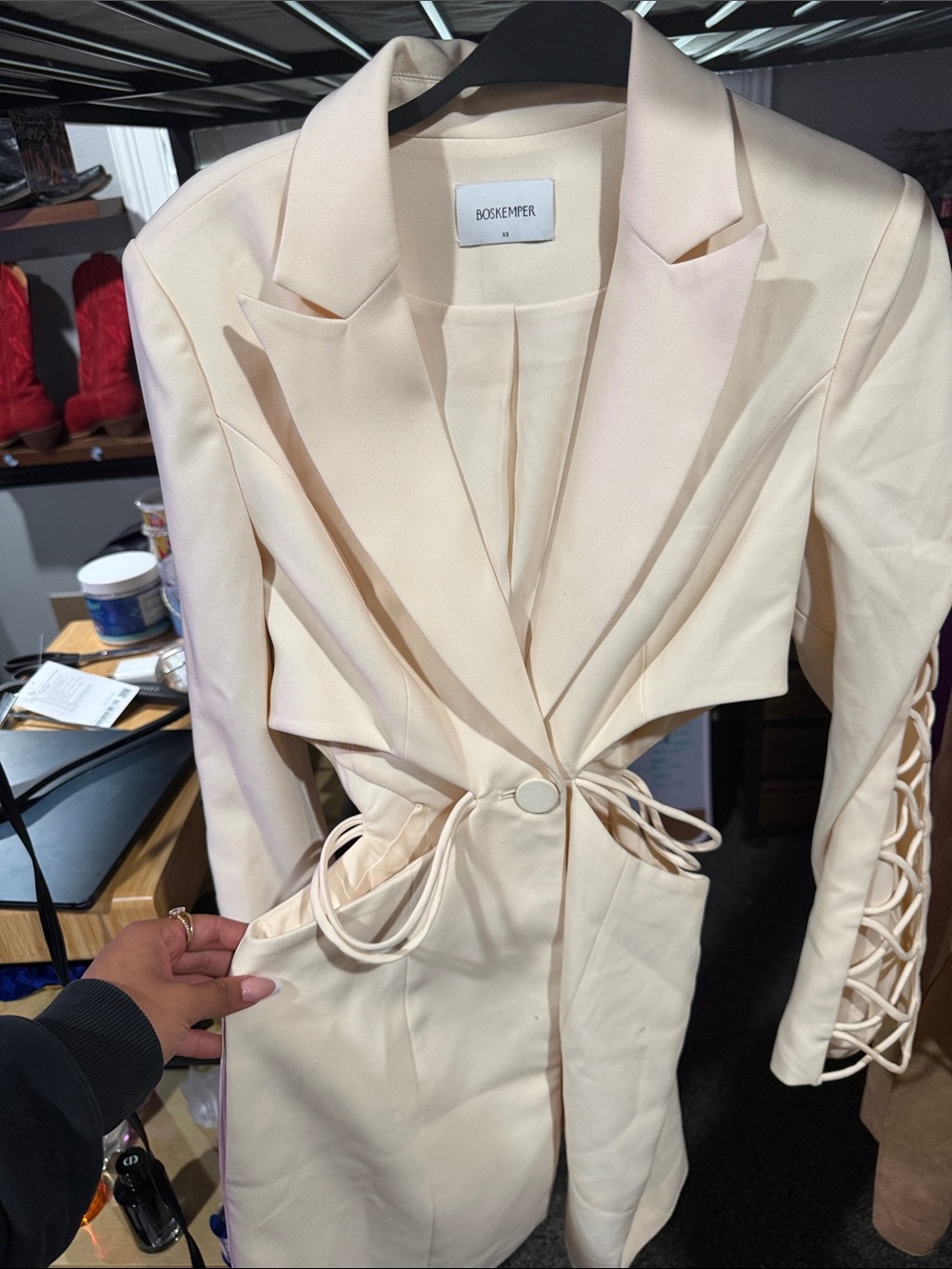 Boskemper Women's Cream Tailored Tie-Detail Blazer
